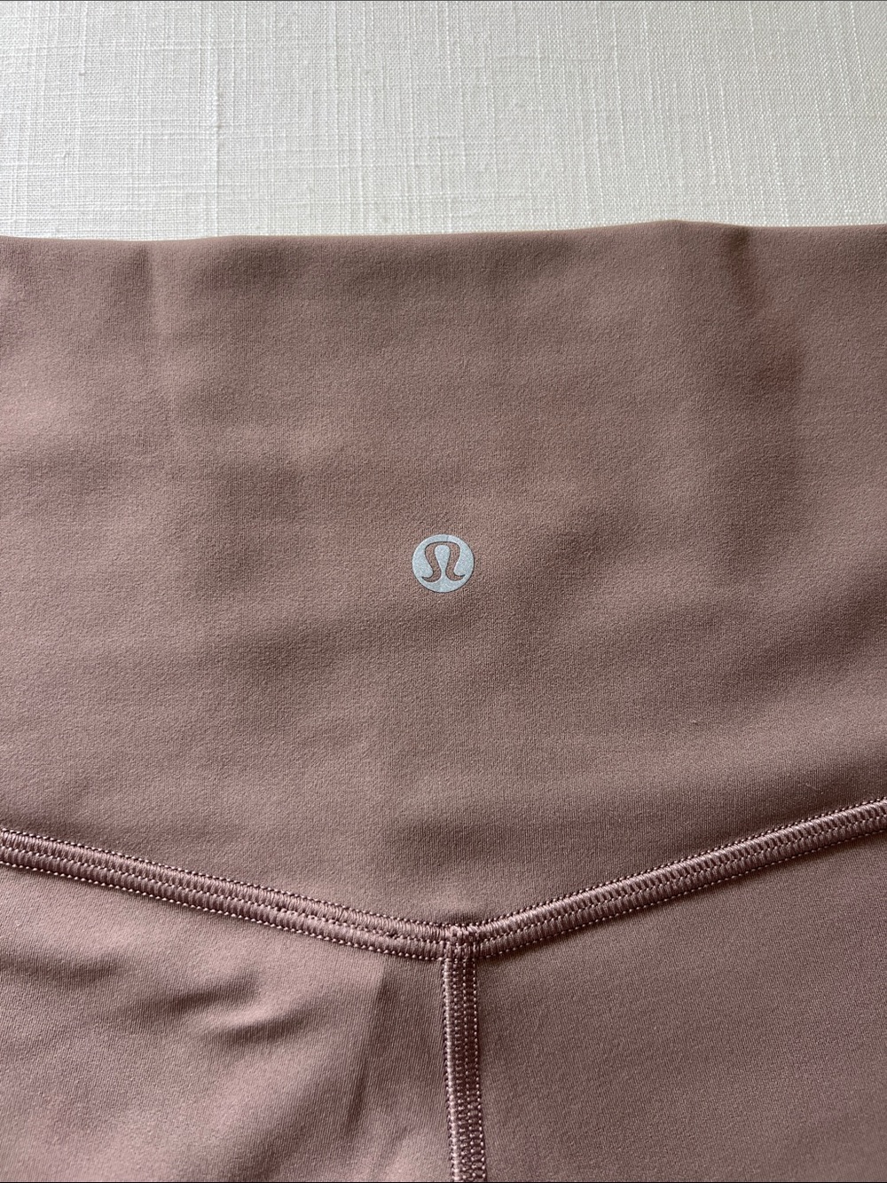 Lululemon Align High Rise Short 2β - Tauptastic Tan - Size 8 Yoga Pilates Gym - Picture 3 of 5